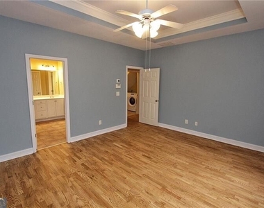 1360 Eastgate Court Se - Photo Thumbnail 17