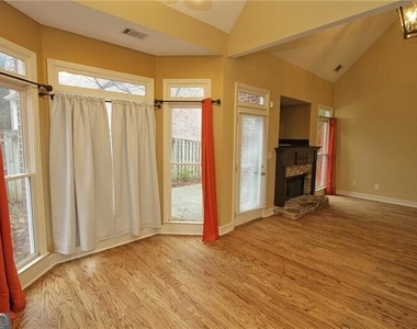 1360 Eastgate Court Se - Photo Thumbnail 11