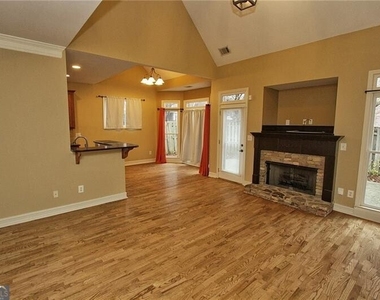 1360 Eastgate Court Se - Photo Thumbnail 7