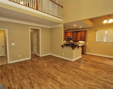 1360 Eastgate Court Se - Photo Thumbnail 8