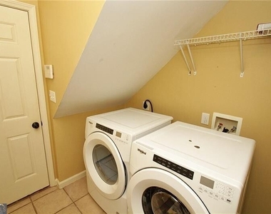 1360 Eastgate Court Se - Photo Thumbnail 14