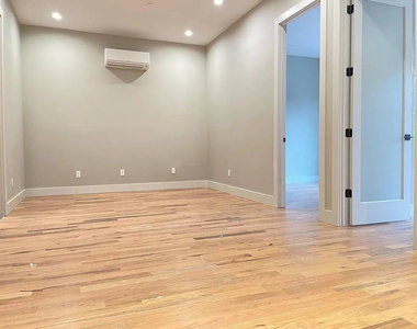 149 Stanhope Street - Photo Thumbnail 3