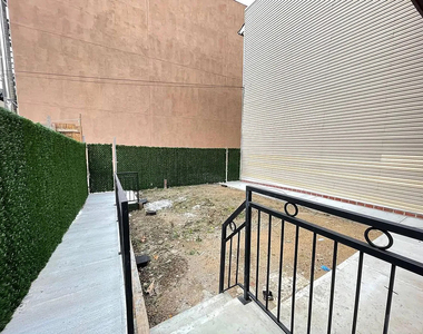 149 Stanhope Street - Photo Thumbnail 5
