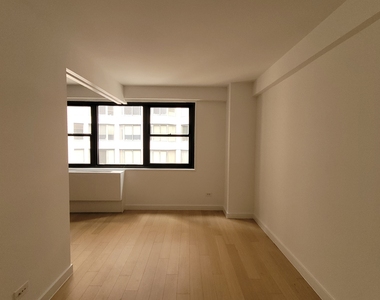 East 39th Street - Photo Thumbnail 1