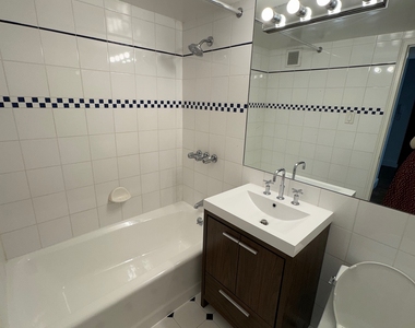 East 63 Street - Photo Thumbnail 4