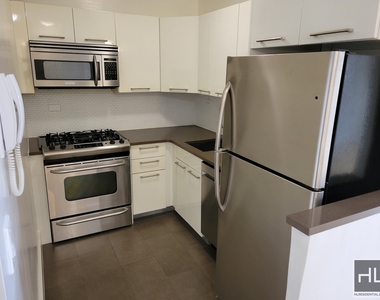 East 63 Street - Photo Thumbnail 4