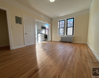 West 10th Street - Photo Thumbnail 1