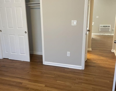 735 Greens Avenue - Photo Thumbnail 9
