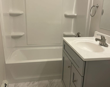 735 Greens Avenue - Photo Thumbnail 8