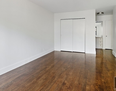 East 63 Street - Photo Thumbnail 2