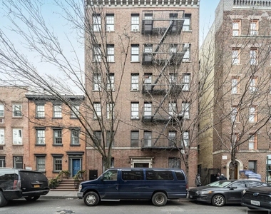 West 11th Street - Photo Thumbnail 1