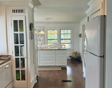 312 Boston Boulevard - Photo Thumbnail 11