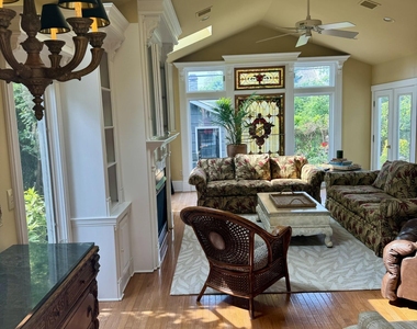 312 Boston Boulevard - Photo Thumbnail 9