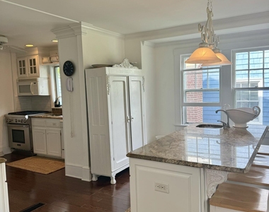 312 Boston Boulevard - Photo Thumbnail 12