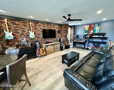 510 Deal Lake Drive - Photo Thumbnail 3