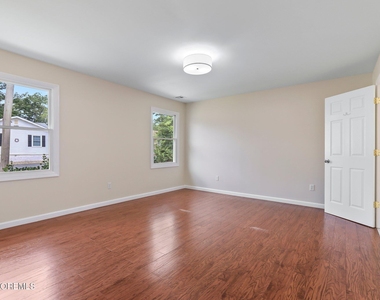477 Glenwood Avenue - Photo Thumbnail 1