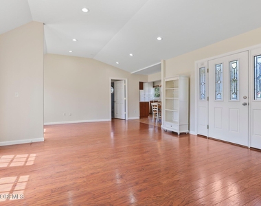 477 Glenwood Avenue - Photo Thumbnail 14