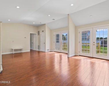 477 Glenwood Avenue - Photo Thumbnail 12