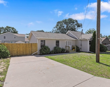 477 Glenwood Avenue - Photo Thumbnail 6