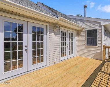 477 Glenwood Avenue - Photo Thumbnail 10