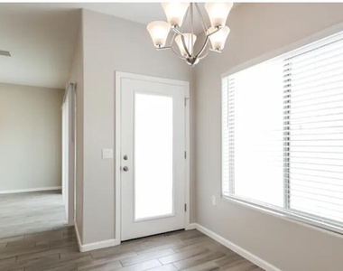 506 W Latona Road - Photo Thumbnail 4