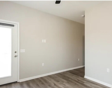 506 W Latona Road - Photo Thumbnail 10