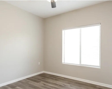 506 W Latona Road - Photo Thumbnail 9