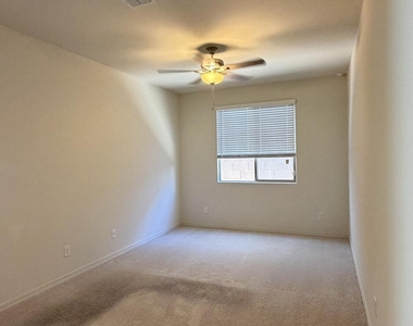 8529 S 67th Drive - Photo Thumbnail 12