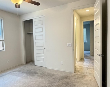 8529 S 67th Drive - Photo Thumbnail 5