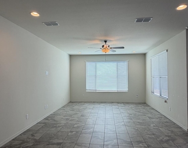 8529 S 67th Drive - Photo Thumbnail 25