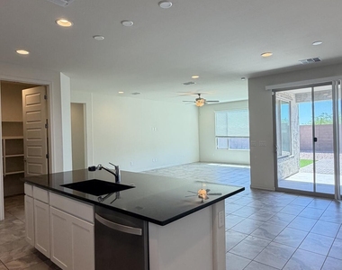 8529 S 67th Drive - Photo Thumbnail 23