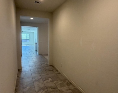 8529 S 67th Drive - Photo Thumbnail 2