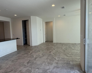 8529 S 67th Drive - Photo Thumbnail 27