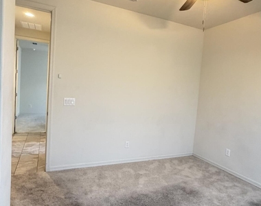 8529 S 67th Drive - Photo Thumbnail 10