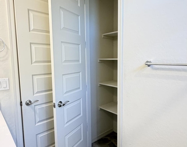 8529 S 67th Drive - Photo Thumbnail 7