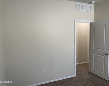 3745 N 298th Avenue - Photo Thumbnail 24