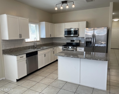 3745 N 298th Avenue - Photo Thumbnail 11