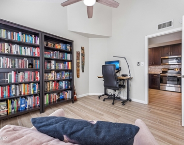 10115 E Mountain View Road - Photo Thumbnail 15