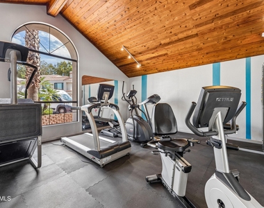 10115 E Mountain View Road - Photo Thumbnail 28
