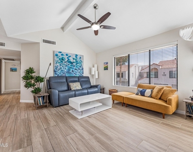 10115 E Mountain View Road - Photo Thumbnail 5