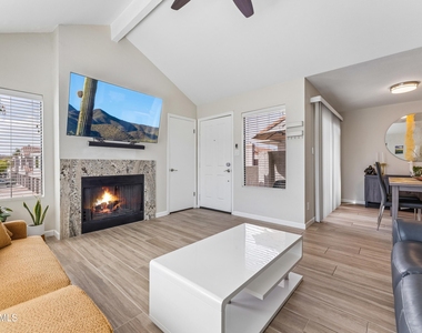 10115 E Mountain View Road - Photo Thumbnail 4