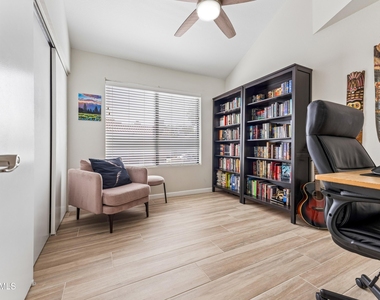 10115 E Mountain View Road - Photo Thumbnail 16