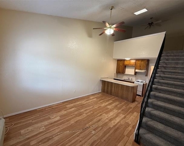 520 Bond Street - Photo Thumbnail 1