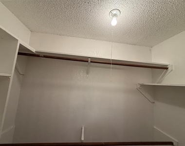 520 Bond Street - Photo Thumbnail 8