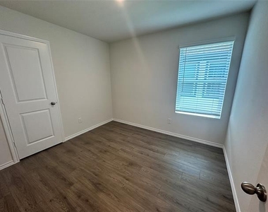 1117 Southfield Drive - Photo Thumbnail 6