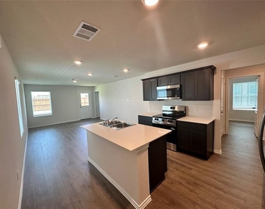 1117 Southfield Drive - Photo Thumbnail 2