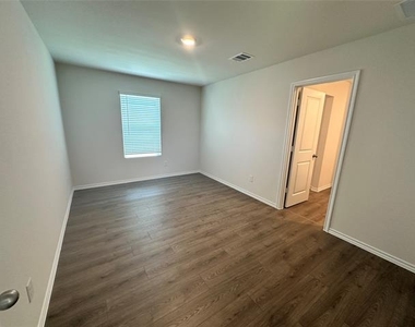 1117 Southfield Drive - Photo Thumbnail 5