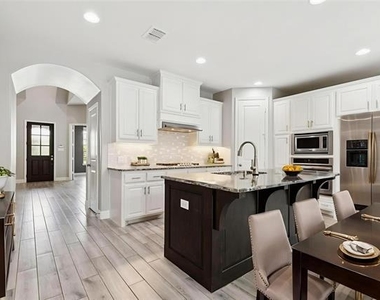 3721 Norwood Avenue - Photo Thumbnail 4
