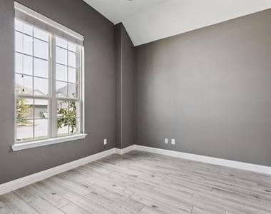 3721 Norwood Avenue - Photo Thumbnail 16