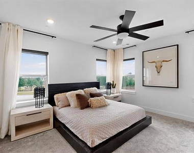 1077 Maverick Drive - Photo Thumbnail 20